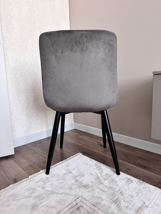 Продаю срочно 6 новых стульев