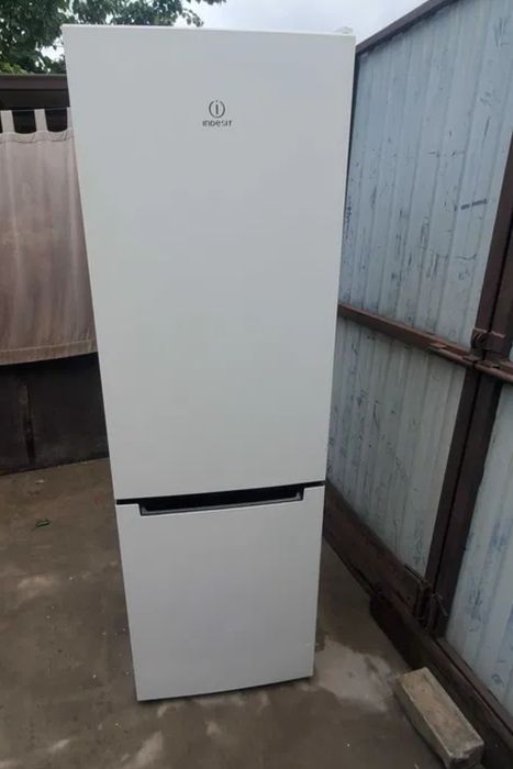 Скидка 20% Холодильник Indesit TIA-140 доставка бесплатна