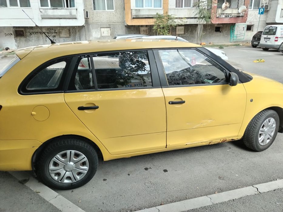 Продавам Шкода Фабиа 1.6 D