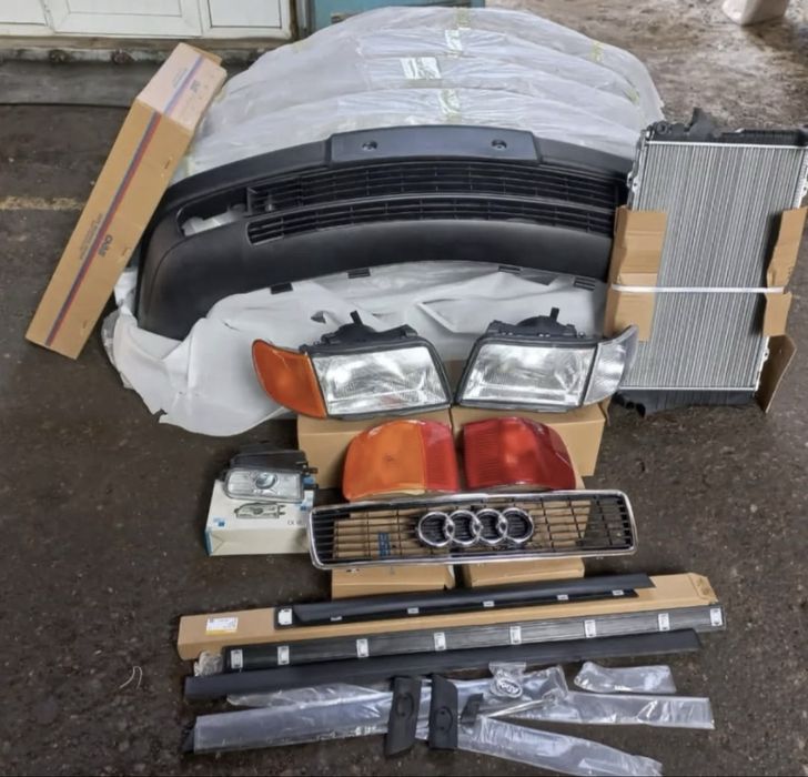 Фара Ауди бампер решотка поворотник