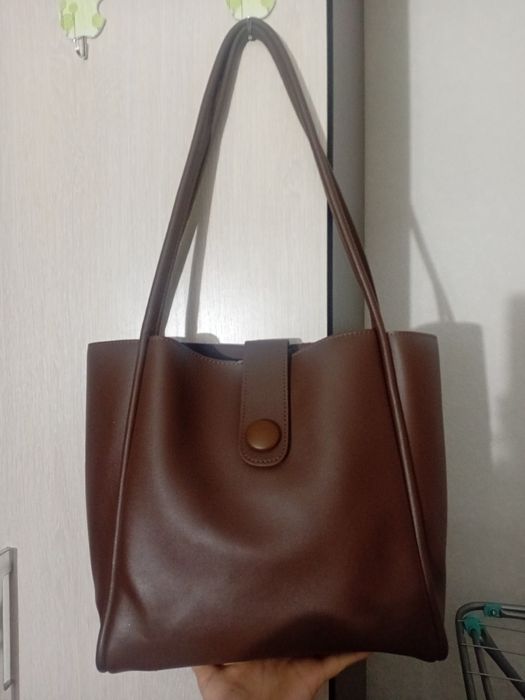 Отдам сумку шопер с косметичкой