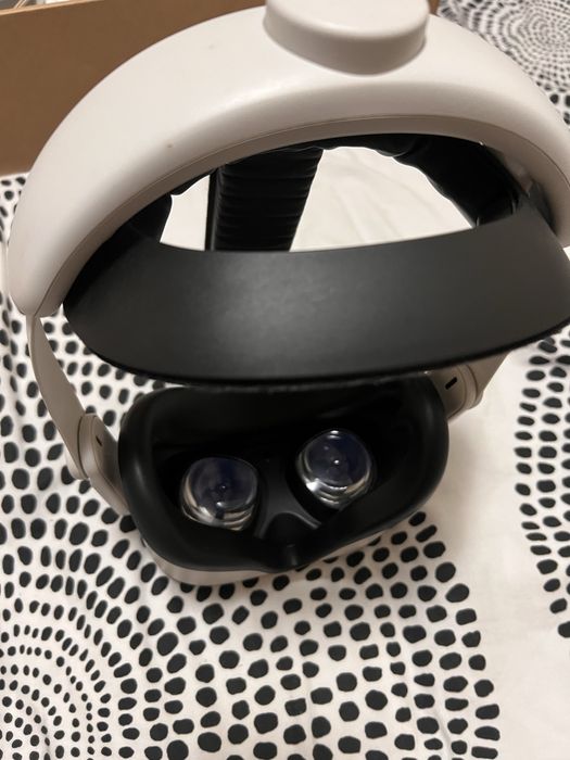 Oculus Quest 2 VR headset