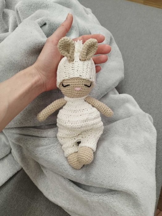 Плетено зайче бебе