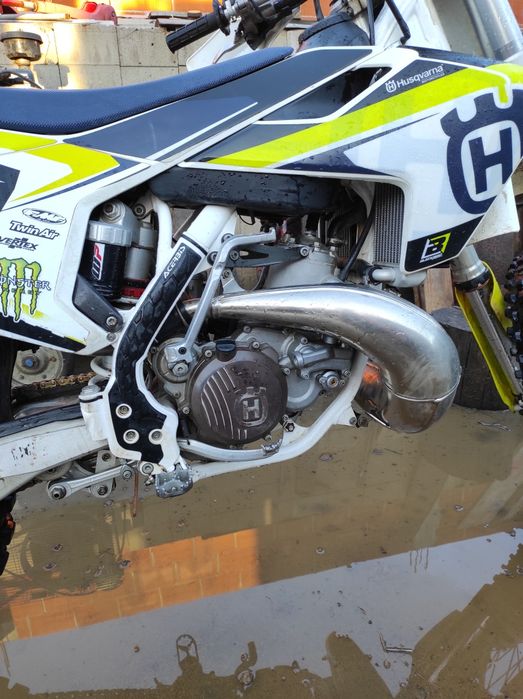 Vând Husqvarna 250