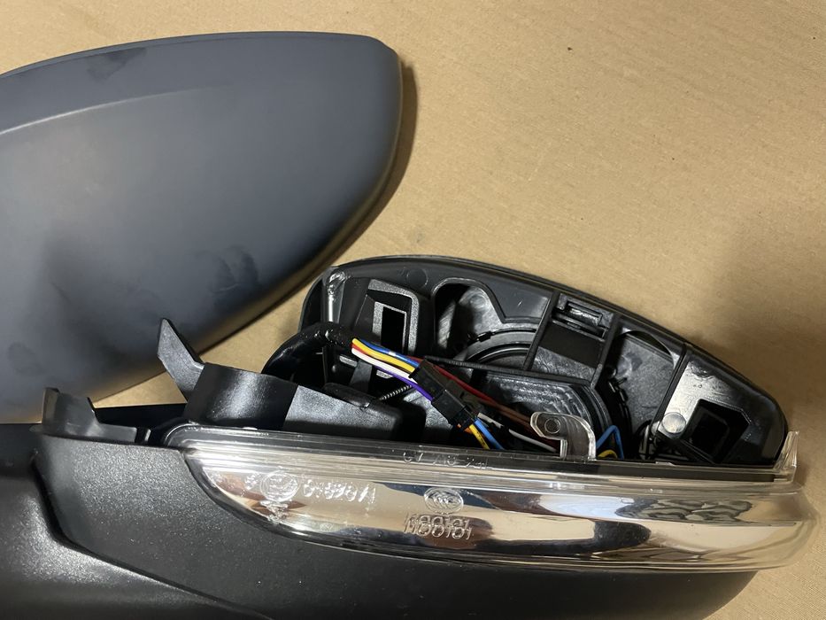 Огледало ляво пежо 2008 peugeot 2017г