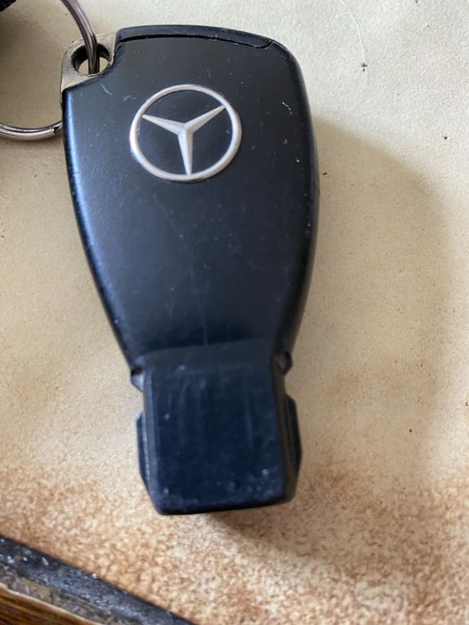 Продава ключ за Мерцедес