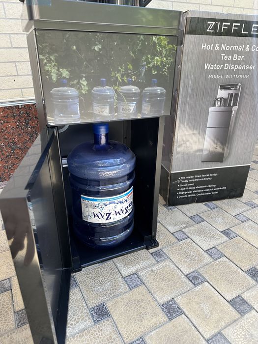 Кулер. Диспенсер для воды с чайниками и фрионовым охлаждением