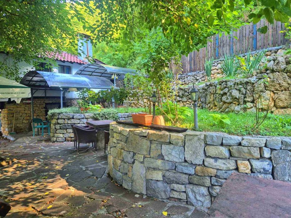 Комплекс -механа и къща за гости до Гложенския манастир и Тетевен !