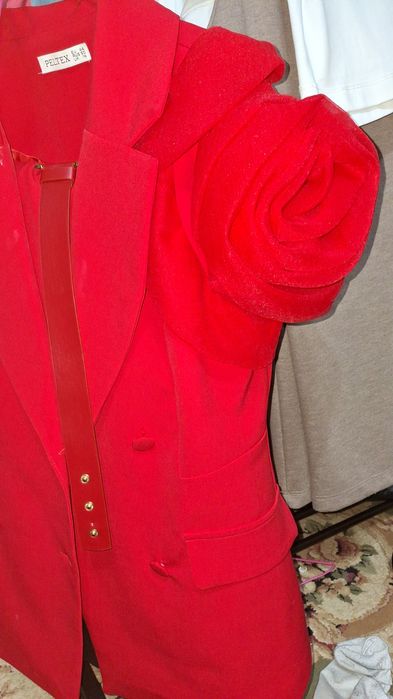 Костюм Красный красивый