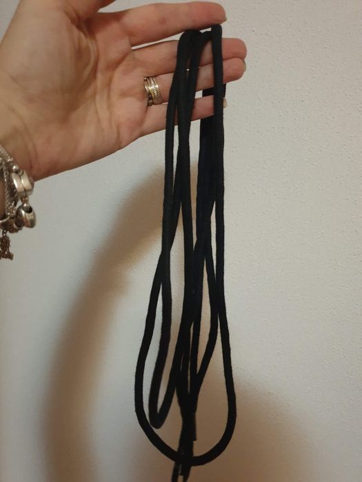 Vand sireturi negre cerate(36 perechi),lungimea 140 cm,13 lei perechea