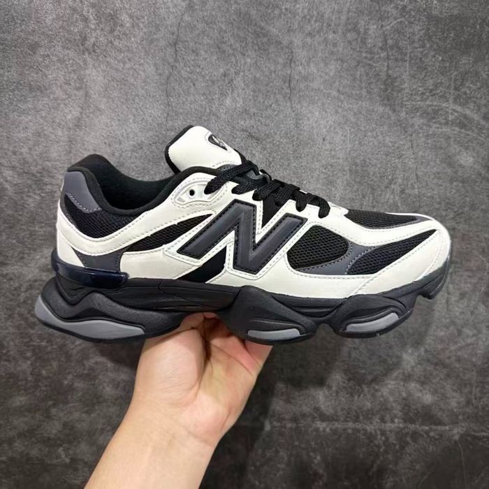 Adidași New Balance 9060 alb/negru – stare foarte bună