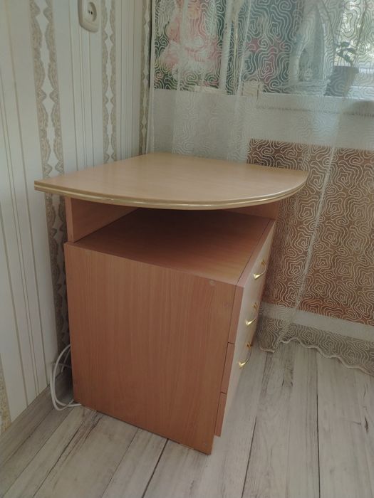Продам небольшую тумбу.