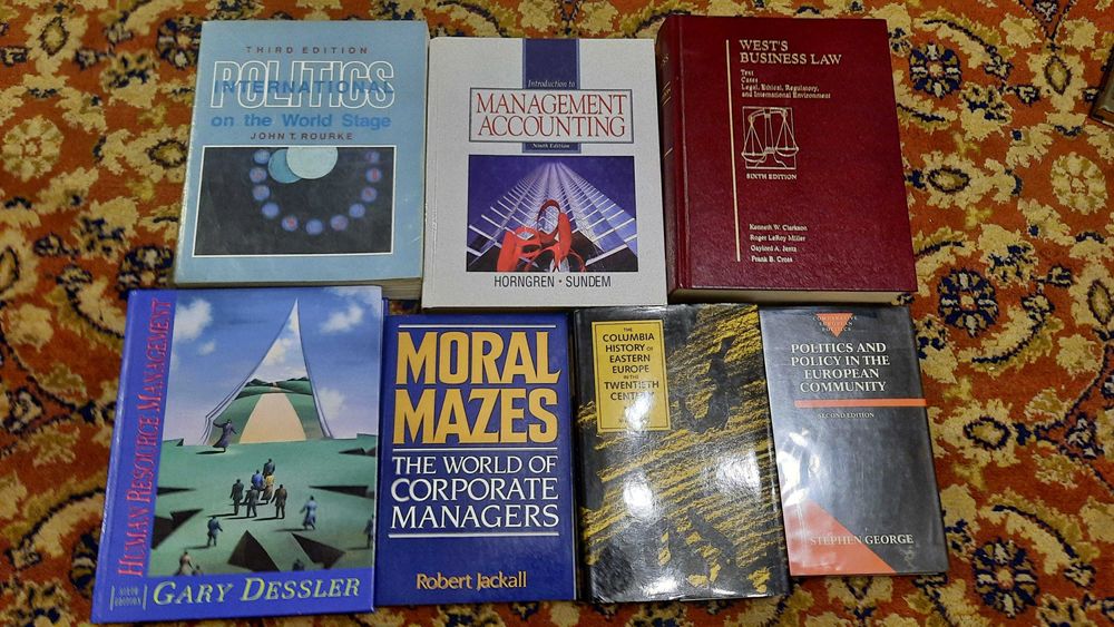 Книги със специализирана литература