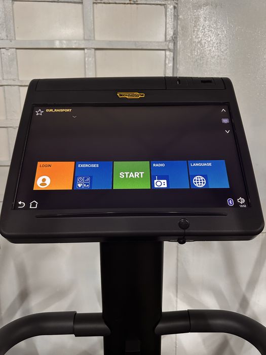 Technogym Excite  stepmill 1000 TV trend display