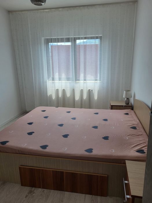 Inchiriez apartament