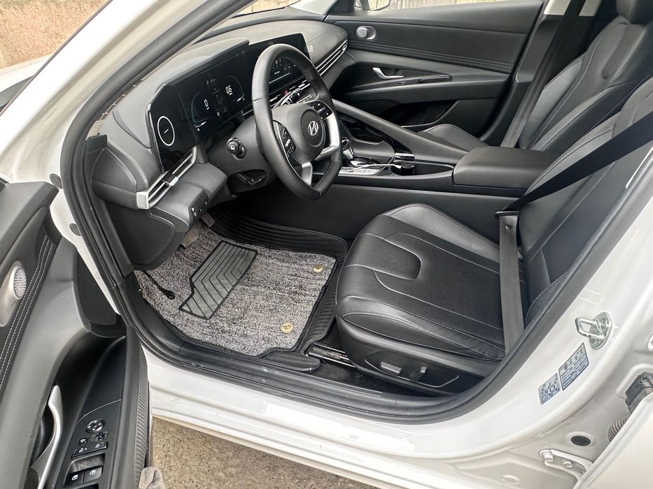 Hyundai Elantra 2023г