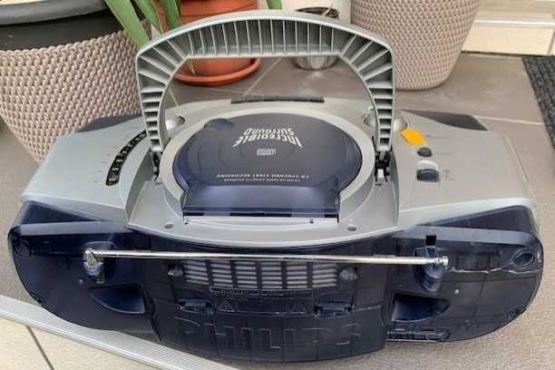 Radio casetofon Philips cu CD player in stare foarte buna