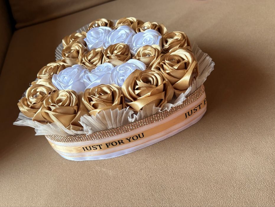 Букет сатенени рози