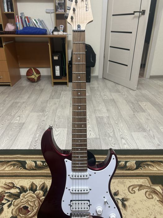 Электрогитара Yamaha Pacifica 012 RED