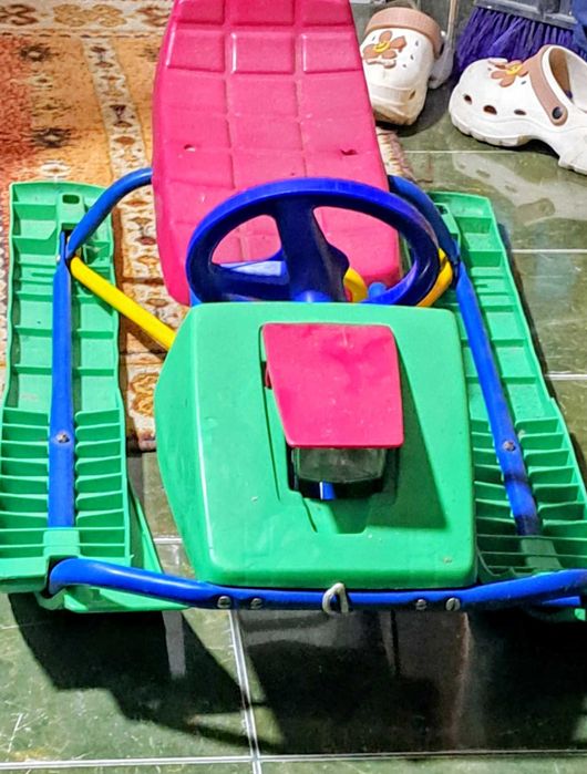 Sanie cu volan și lumină