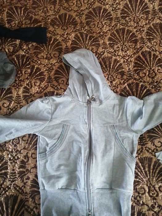 Продам подрастковые вещи