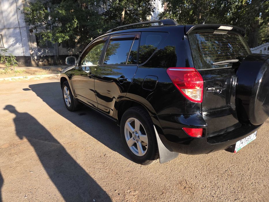 Toyota RAV4 2006г 2.0