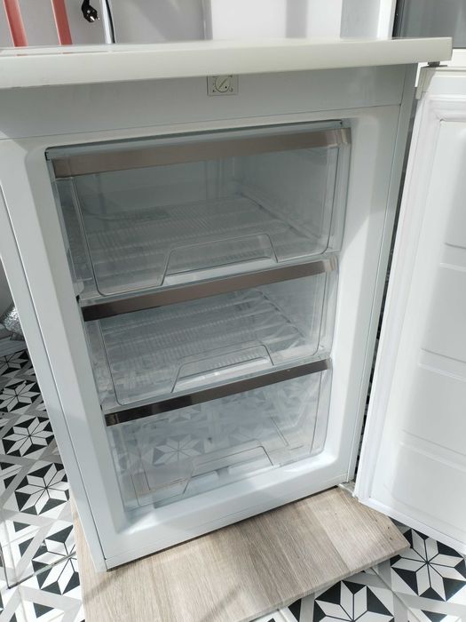 Продам морозильник на запчасти
