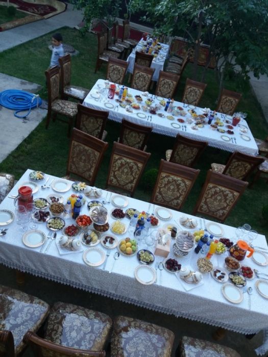 Stol va stul arendaga beramiz va qozon ochoq beramiz.