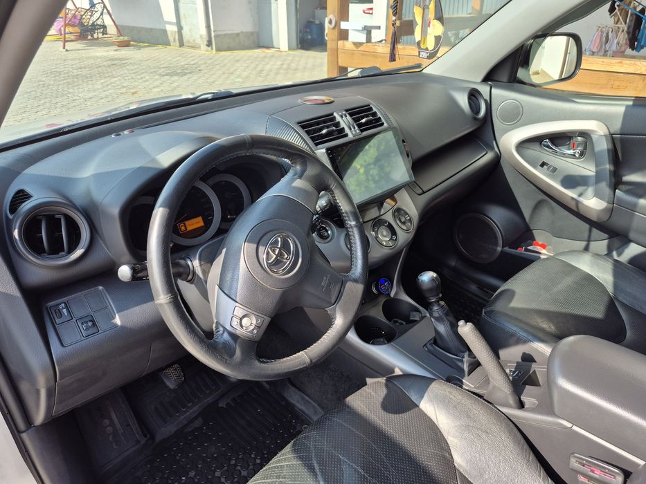Vând Toyota RAV4