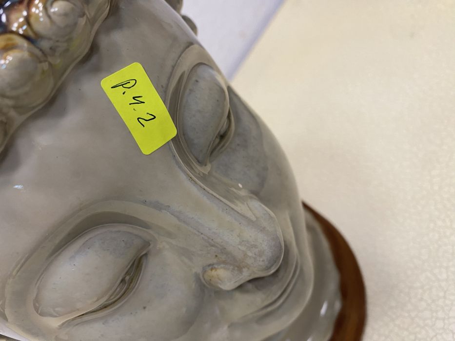 Порцеланов бюст буда