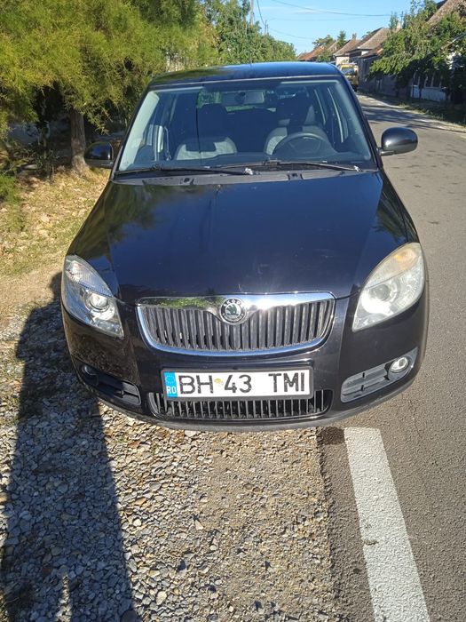Vând Skoda Fabia II, an fabricație 2009, culoare neagră