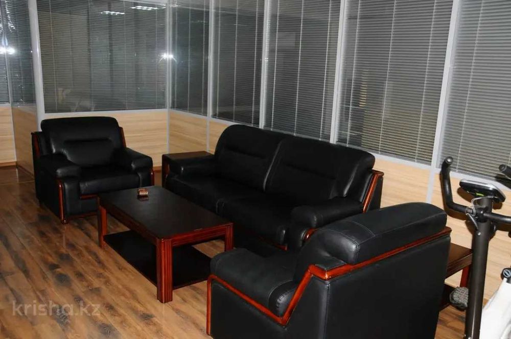 Сдаётся в аренду готовый к работе офис — 232 м²