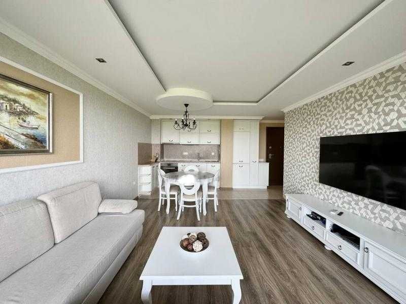 Дава се под наем Тристаен апартамент в Бургас, Лазур - 100 кв.м за 1224 € - Снимка #1