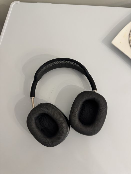 Продам наушники AirPods Max