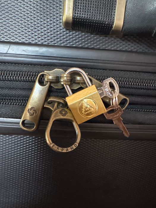 Продам чемодан Samsonite