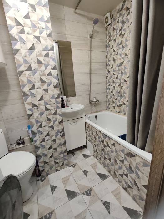 Продается 4-комн (9-12, 5 этаж) с мебелью