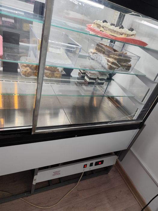 Холодильник витринный