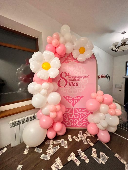 8 марта фотозона, оформление шарами , баннер