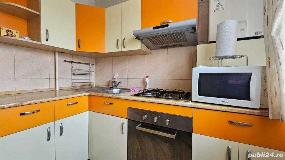 Ofer spre inchiriere apartament cu 2 camere central, zona Podgoria