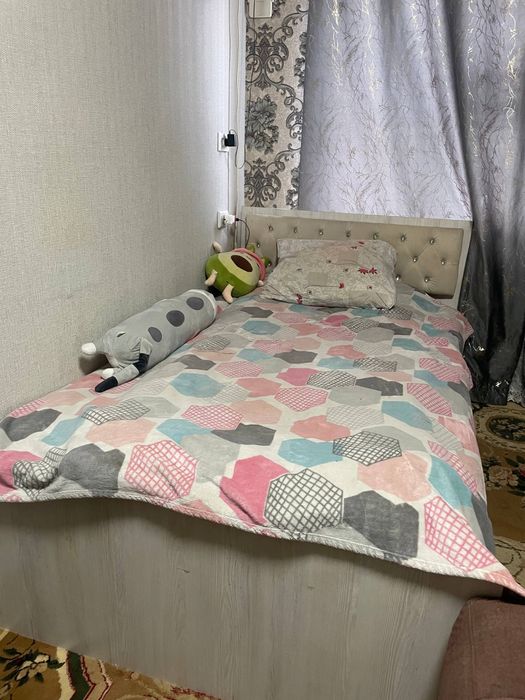 Полтораспальная кровать