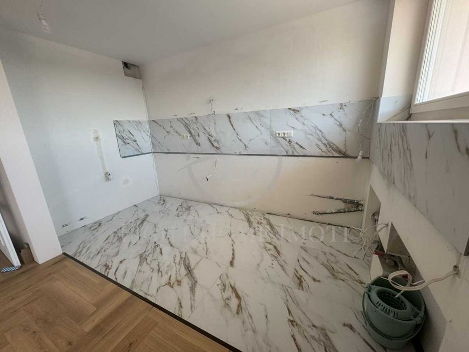 Продава се Тристаен апартамент в Пловдив, Център - 160 кв.м за 1675 €/кв.м - Снимка #4