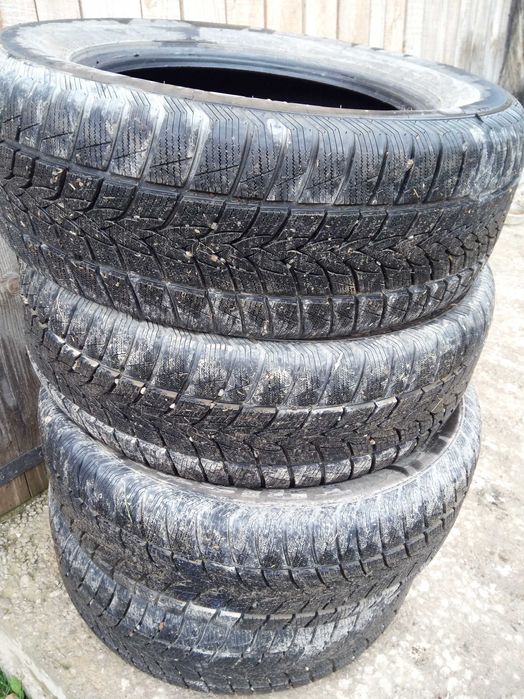 255/60/18 Anvelope de iarnă sunt noi,  schimb jante pe 16. DOT 3221
