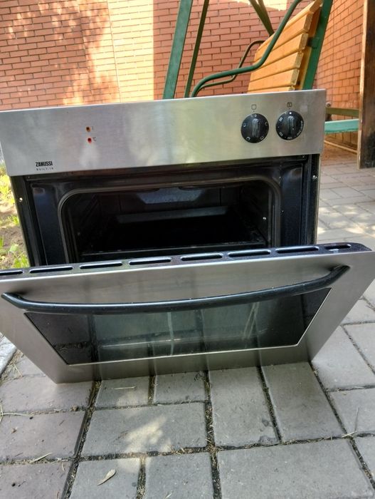 Духовка ZANUSSI продается
