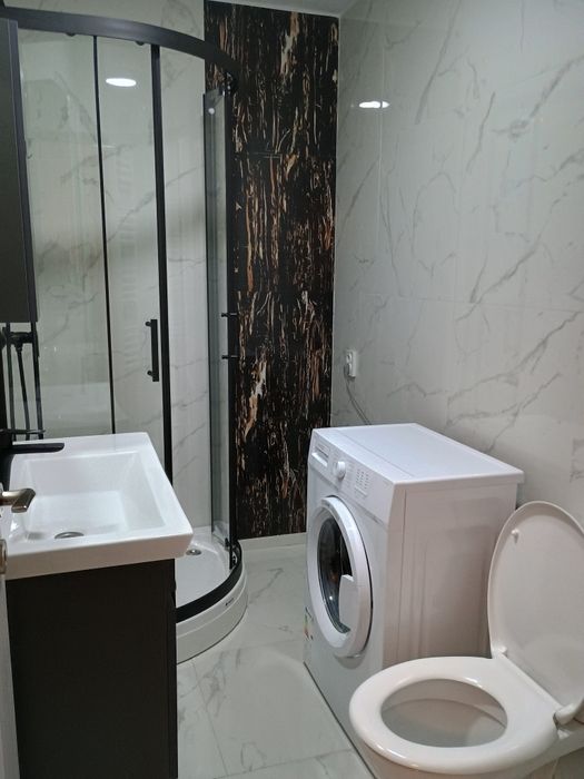 Închiriez garsonieră și spațiu comercial