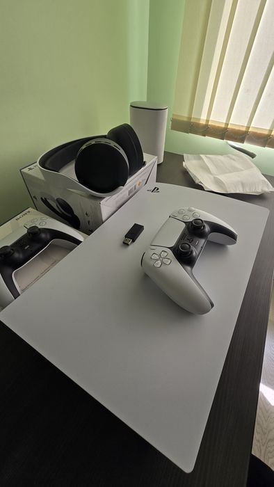 Playstation 5 Disc Edition + 2 контролера + Pulse 3D слушалки