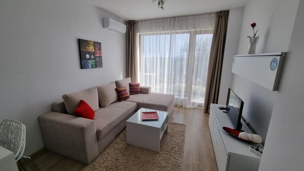 Дава се под наем Двустаен апартамент в Варна, Център - 70 кв.м за 750 € - Снимка #2