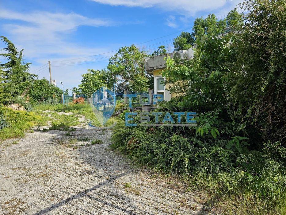 Промишлено помещение на главен път в с. Горна Студена