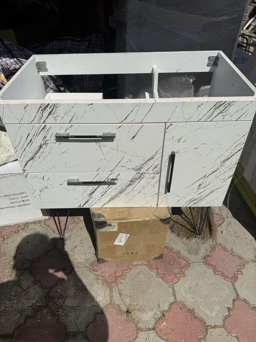 Продам раковину с тумбой