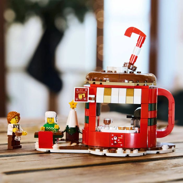Lego Щанд за горещ шоколад и Замъка на мини рицаря..