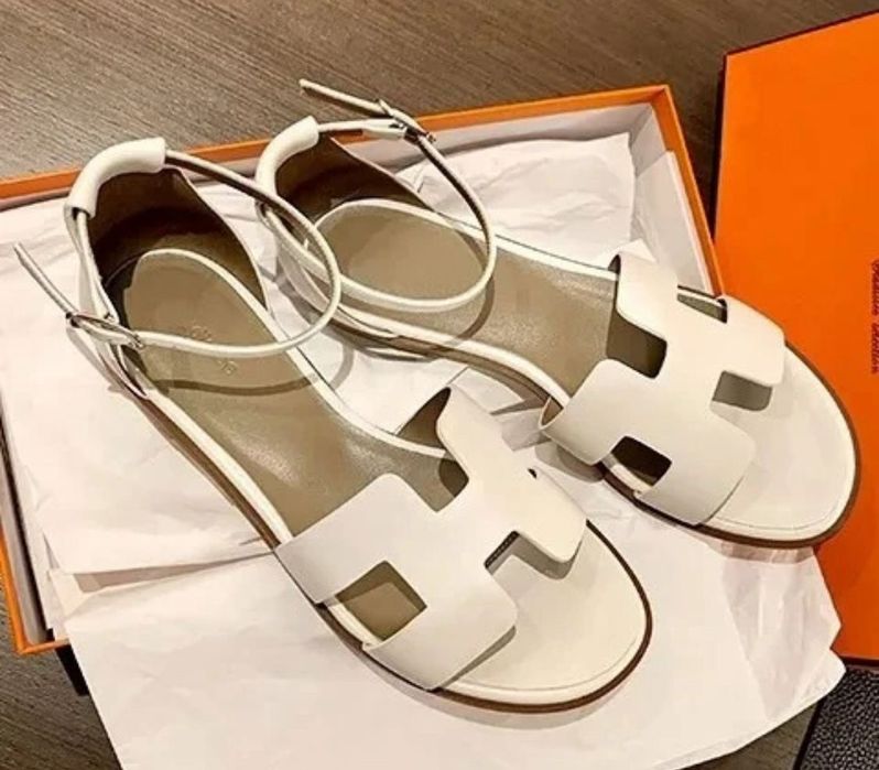 Продам сандали новые